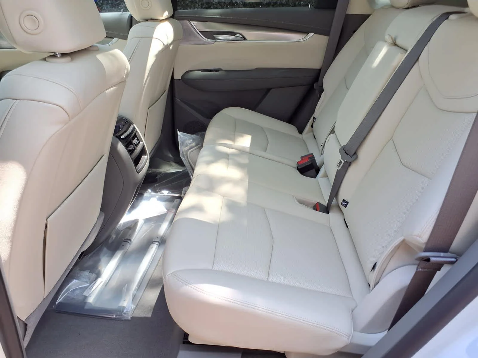 New 2026 Crystal White Tricoat Cadillac Premium Luxury image 19
