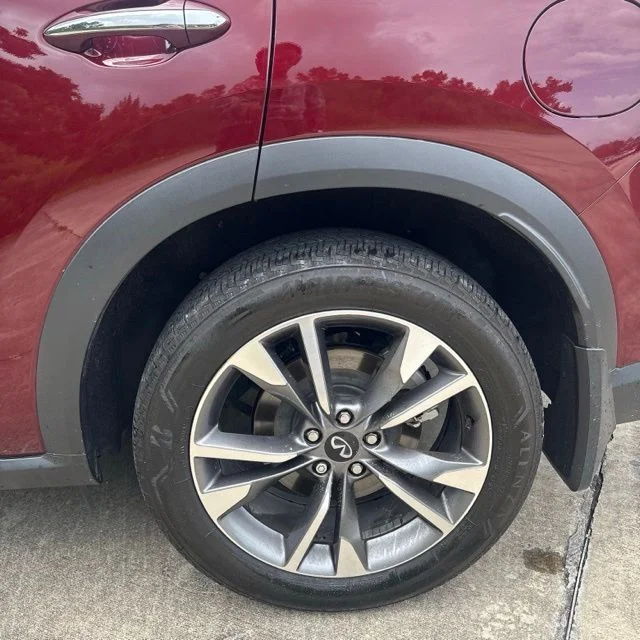 Used 2022 Red INFINITI LUXE image 11
