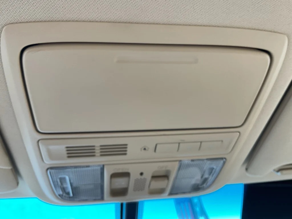 Used 2010 White Honda EX-L image 23