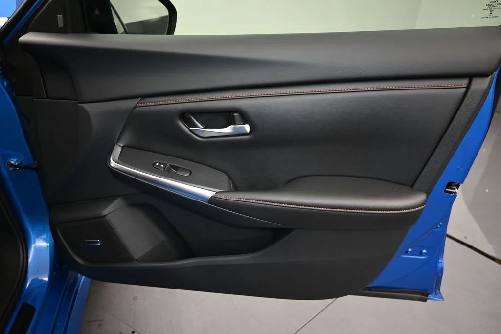 Used 2024 2t Blu Blk Roof Nissan SR image 13