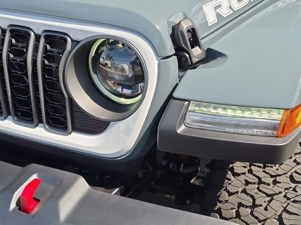 New 2026 Anvil Clear-Coat Exterior Paint Jeep Rubicon image 10