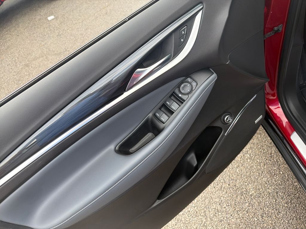 Used 2024 Red Buick Essence image 11