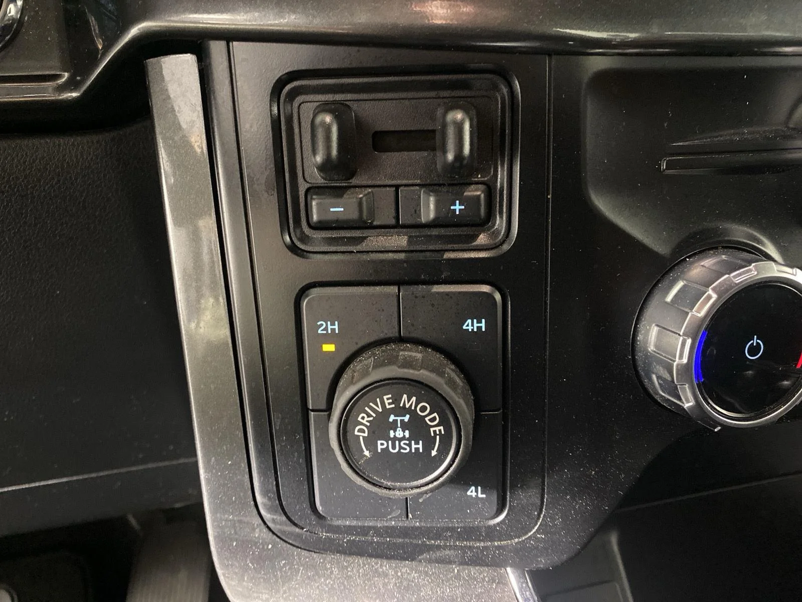 Used 2023 Agate Black Ford XLT image 32