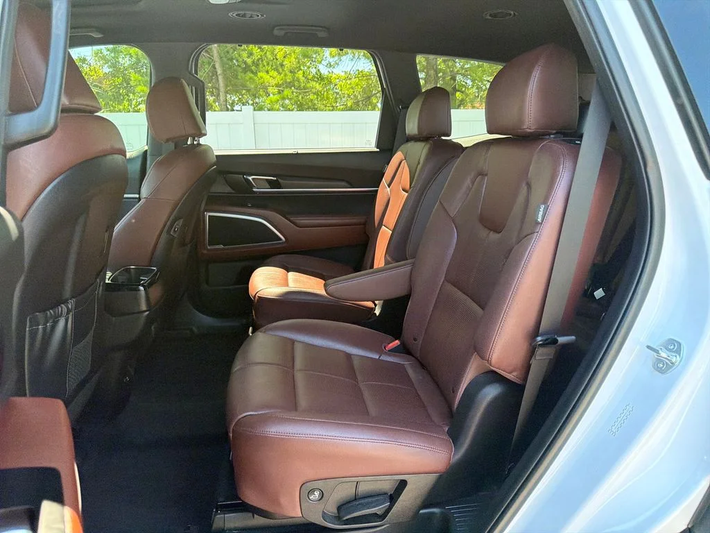 Used 2024 White Kia EX image 33