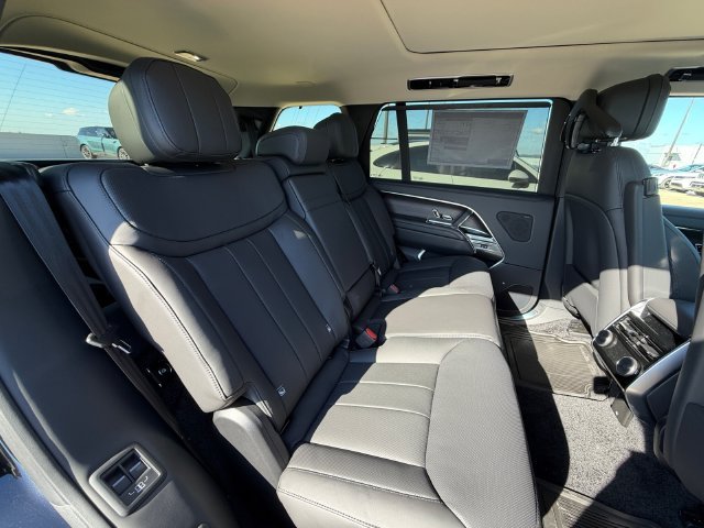 New 2027 Santorini Black Land Rover SE image 17