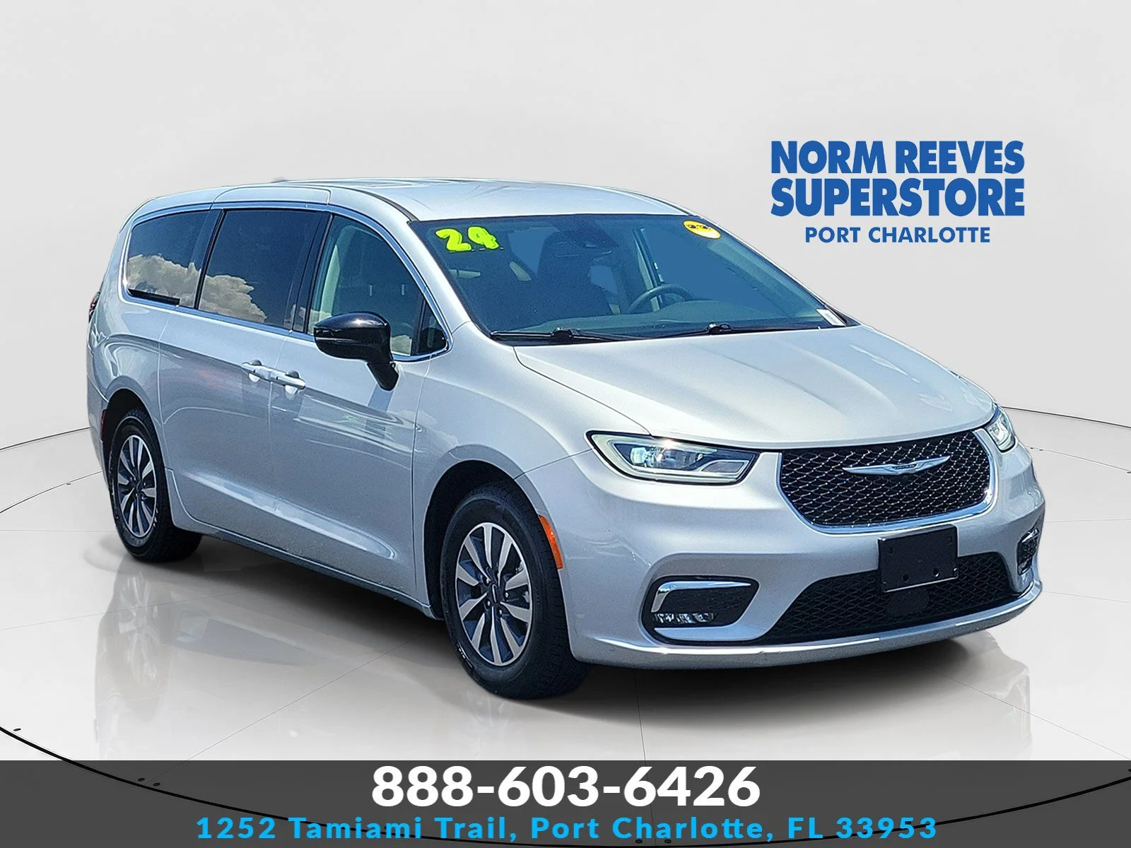 2024 Chrysler Pacifica Hybrid Select PHEV's photo