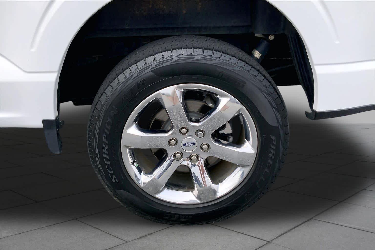 Used 2023 Oxford White Ford LARIAT image 10