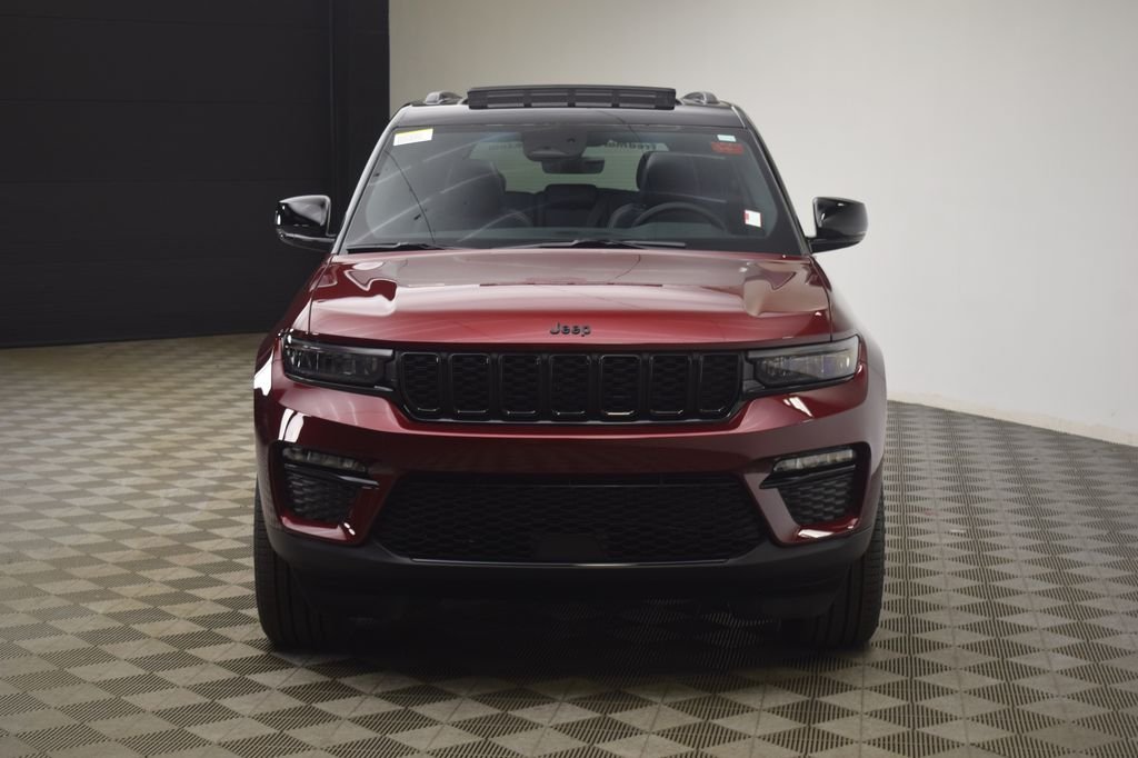New 2025 Velvet Red Pearl-Coat Exterior Paint Jeep Limited image 4