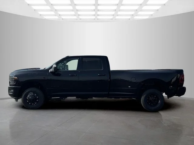 New 2026 Diamond Black Crystal Pearl-Coat Exterior Paint RAM LARAMIE image 4