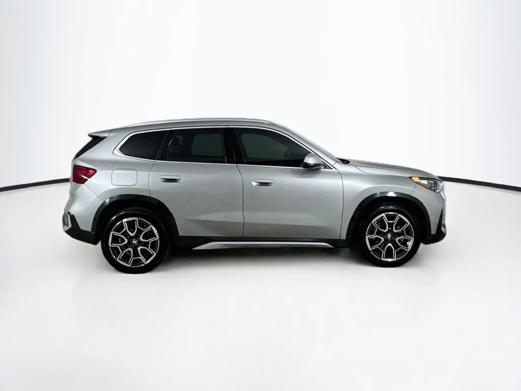 Used 2024 Silver BMW xDrive28i image 8