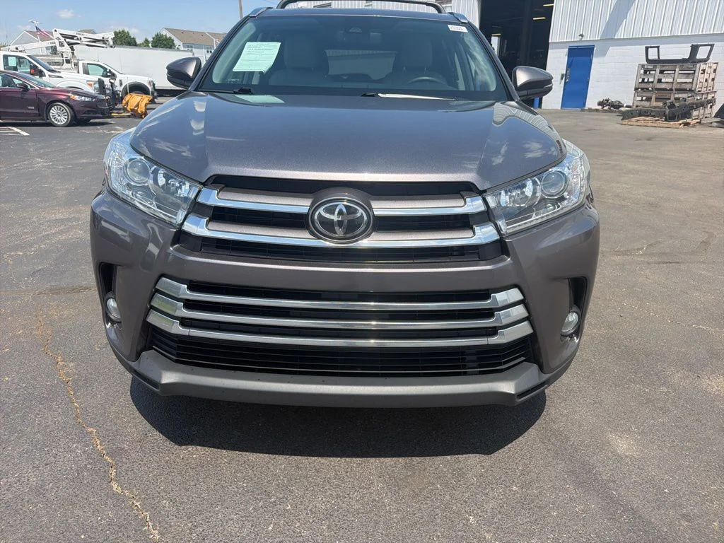 Used 2018 Gray Toyota Limited image 11