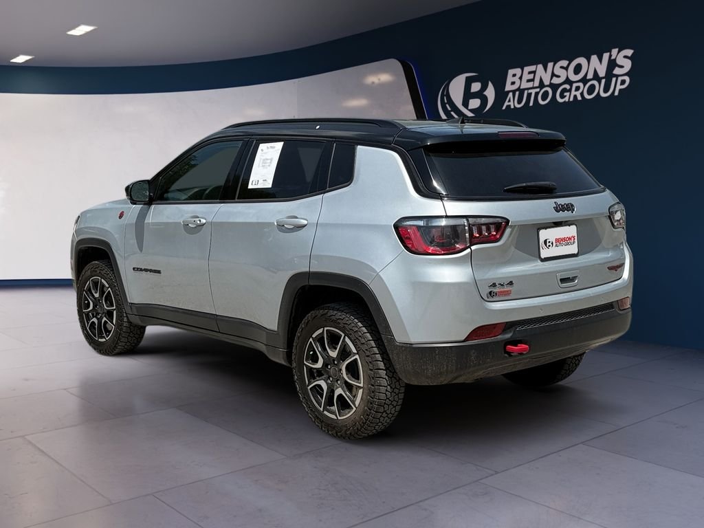 Used 2025 Silver Jeep Trailhawk image 3