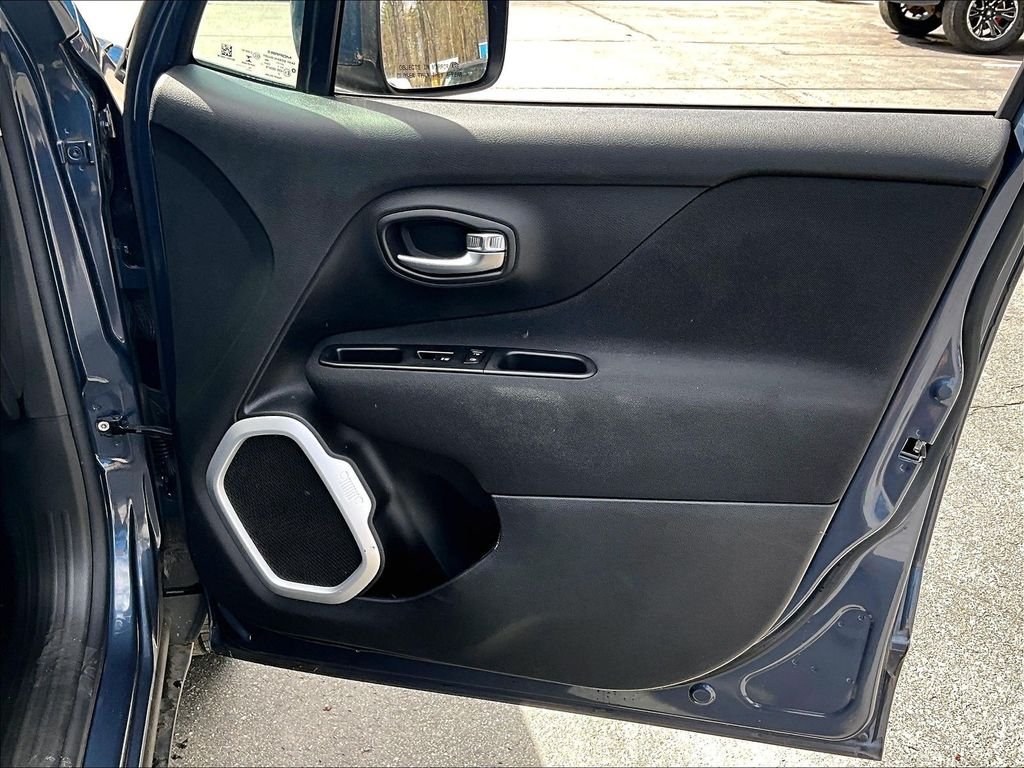 Used 2020 Slate Blue Pearlcoat Jeep Latitude image 12