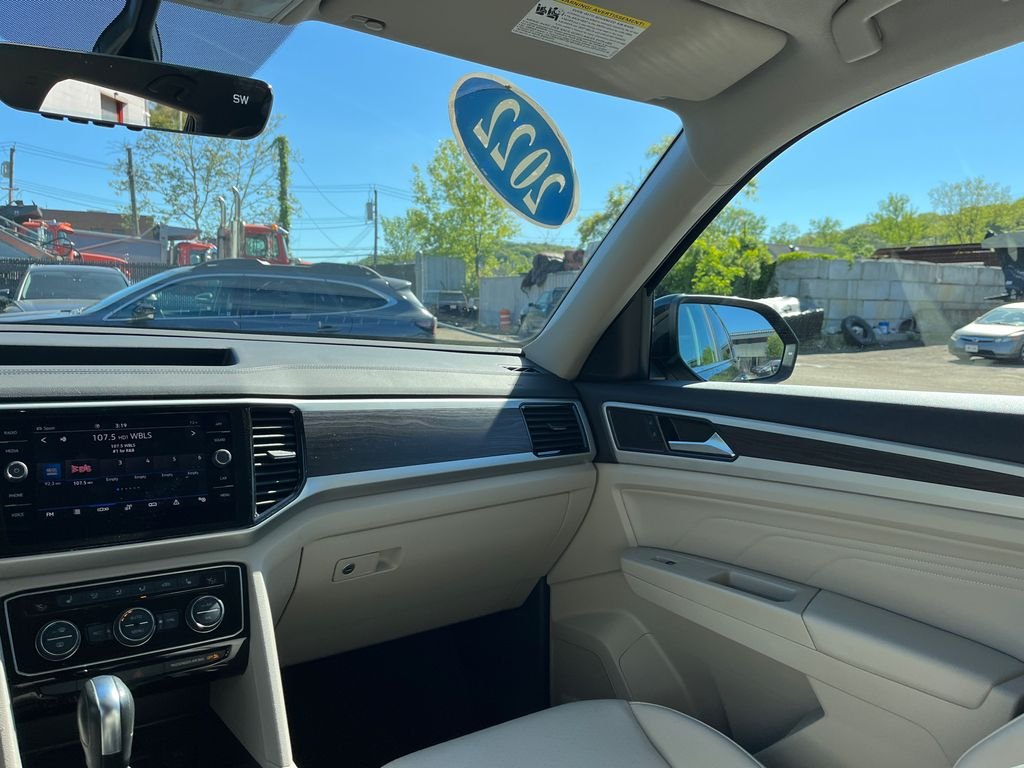 2022 Volkswagen Atlas SE w/Tech - Photo 23