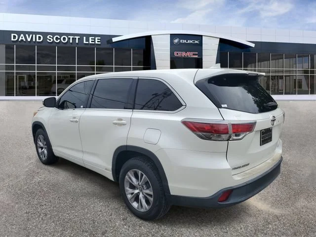 Used 2016 Blizzard Pearl Toyota LE Plus image 3