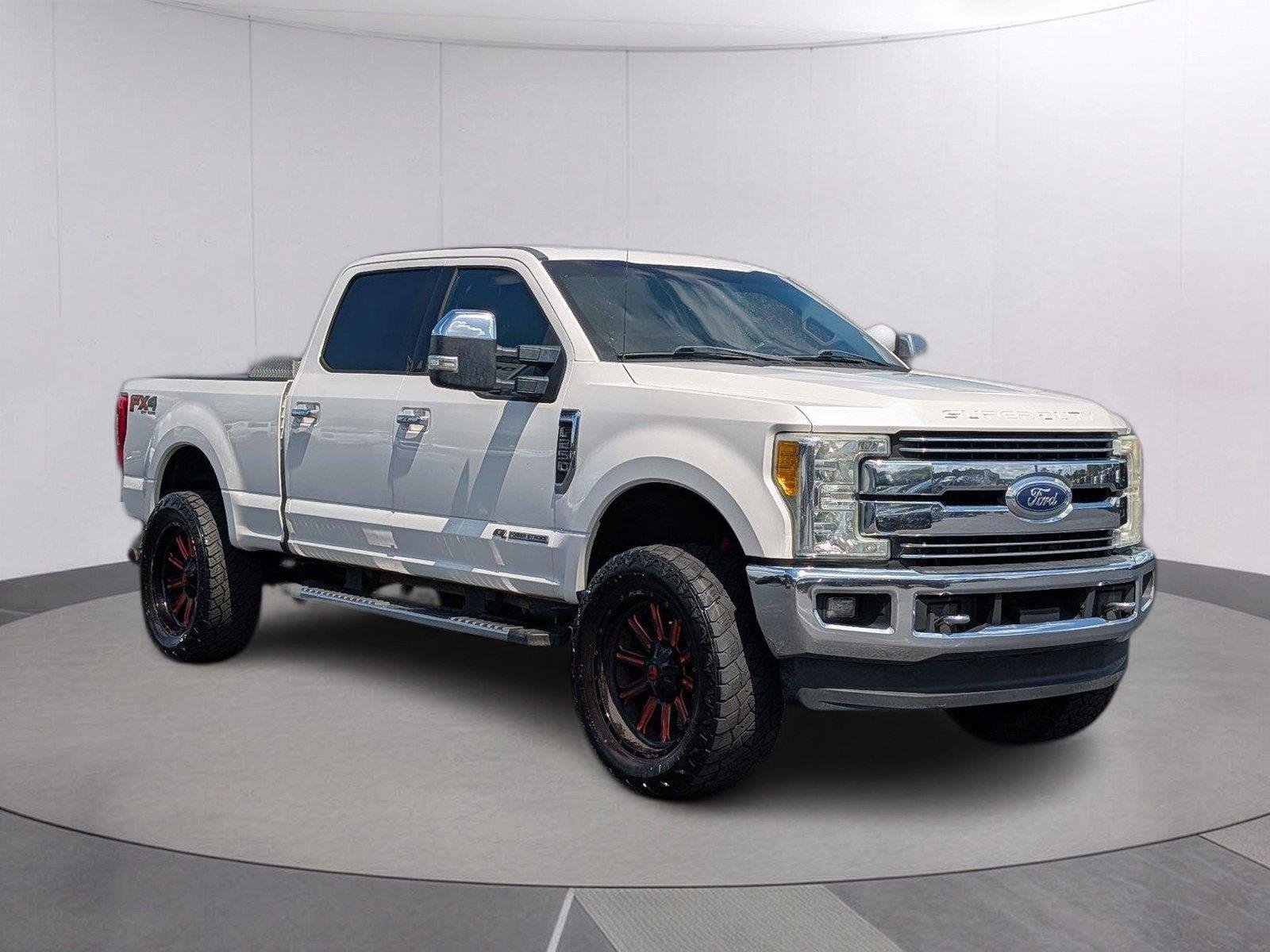 Used 2017 White Platinum Metallic Tri-Coat Ford Lariat image 8