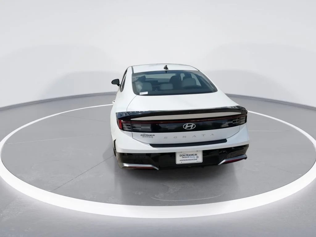 Used 2025 White Hyundai SEL image 7