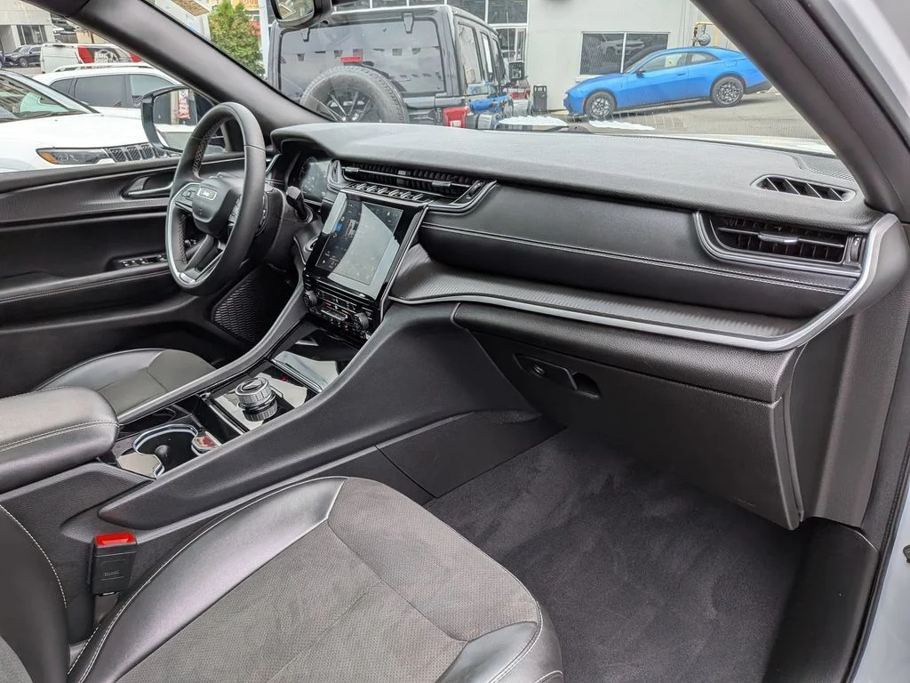 Used 2023 White Jeep Altitude X image 26