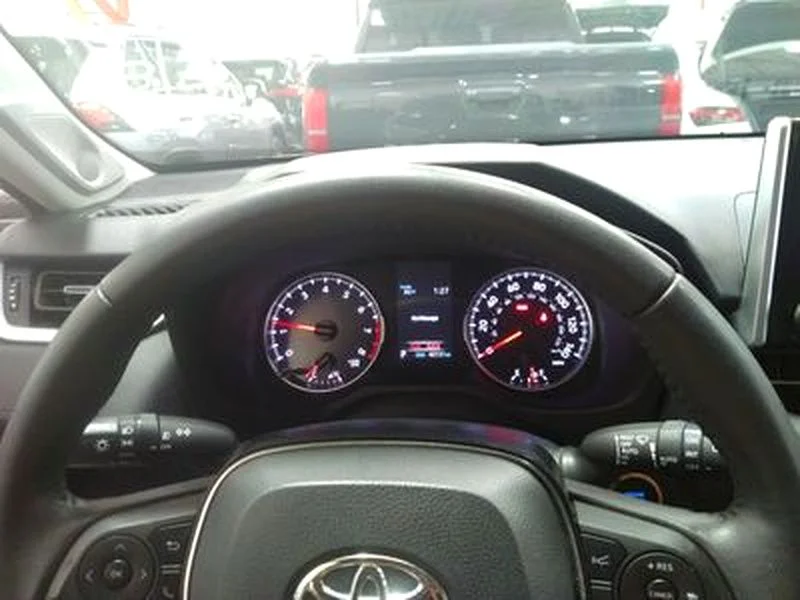 Used 2021 Blue Toyota XLE Premium image 18