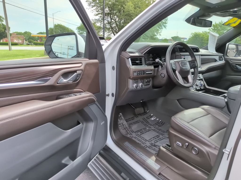 Used 2024 White GMC Denali image 17
