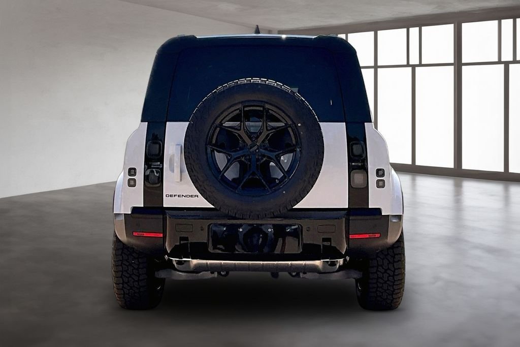 New 2026 Fuji White LAND ROVER S image 4