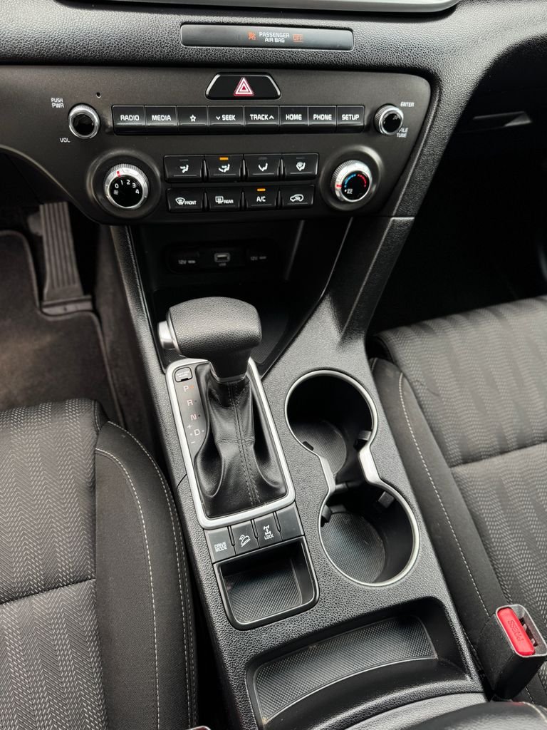 Used 2022 Snow White Pearl Kia LX image 19