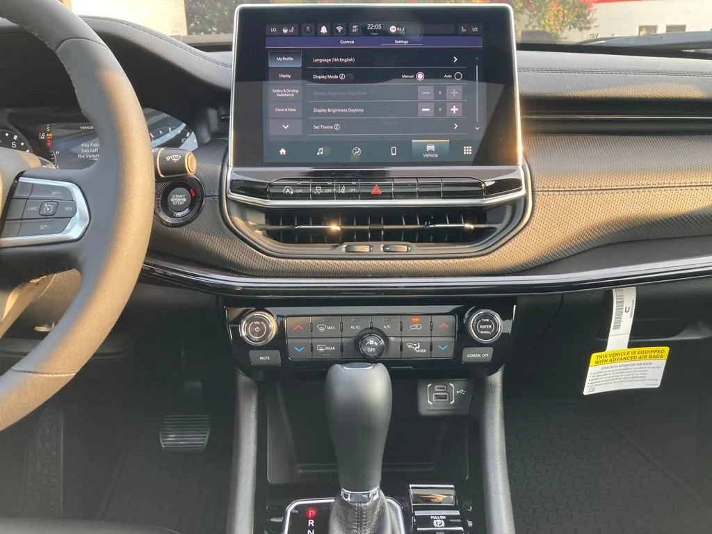 2025 Jeep Compass Latitude - Photo 18
