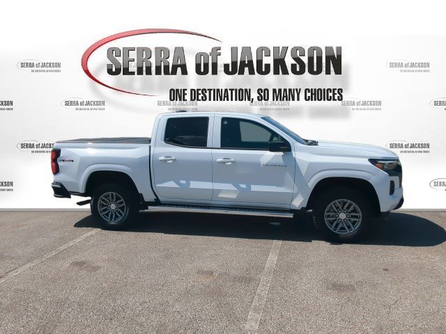 Used 2026 Summit White Chevrolet LT image 10