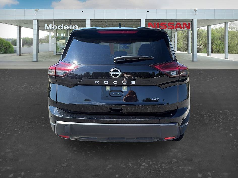 Used 2025 Super Black Nissan SV image 4