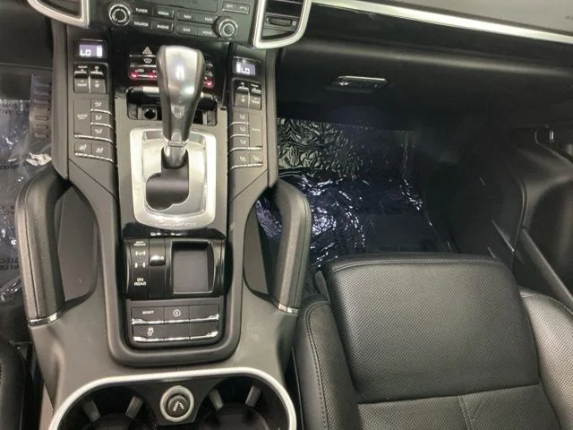 Used 2017  Porsche  image 19