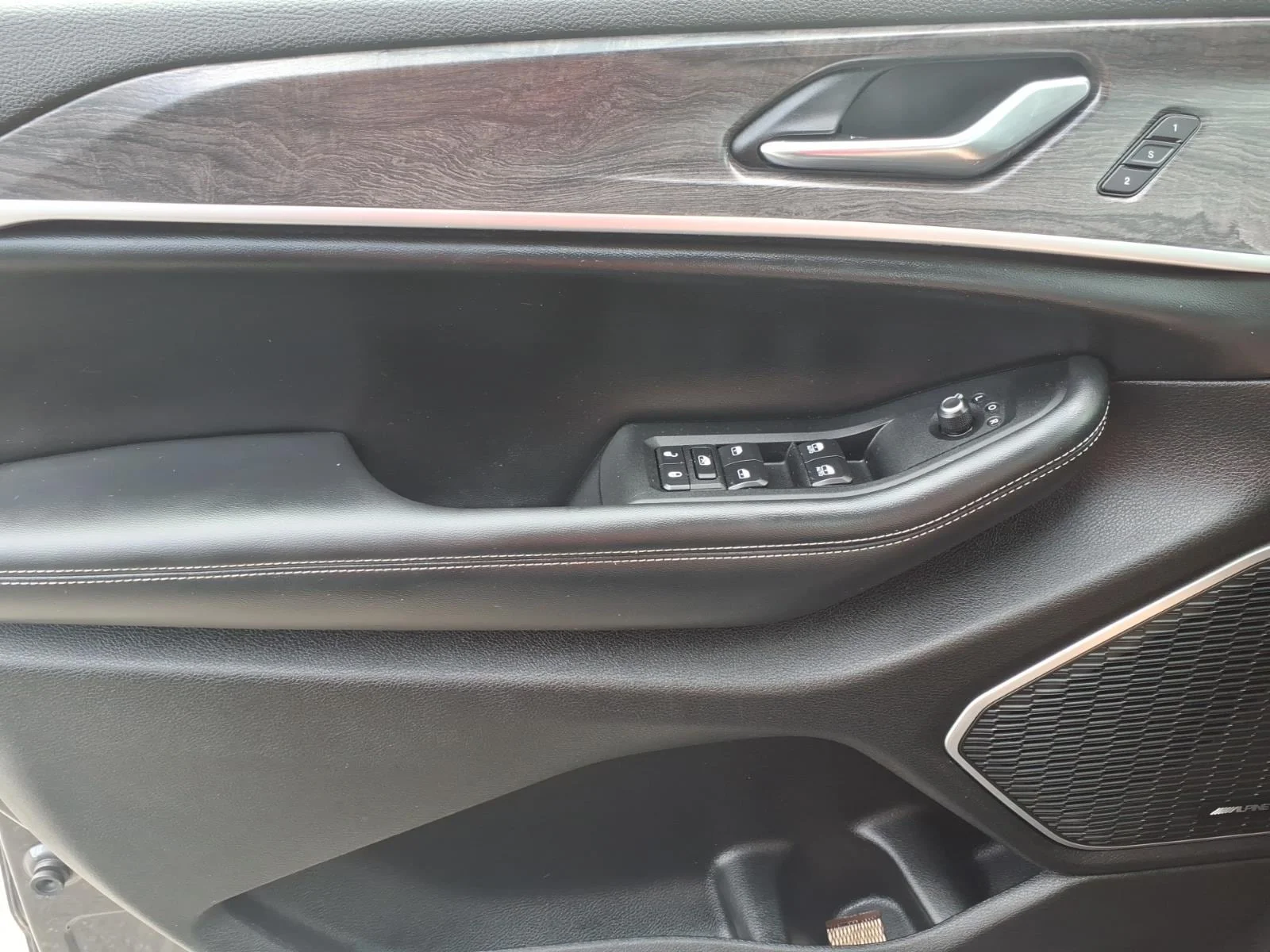 Used 2022 Gray Metallic Jeep Limited image 24