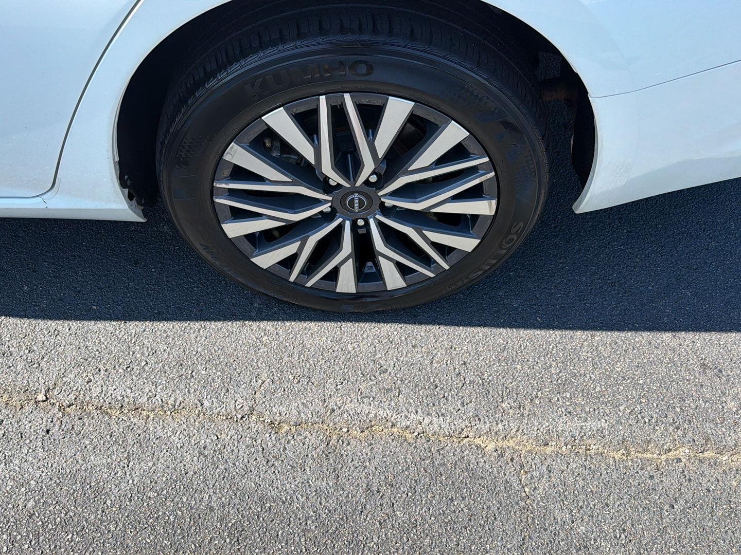 Used 2024 Pearl White Tricoat Nissan 2.5 SV image 36