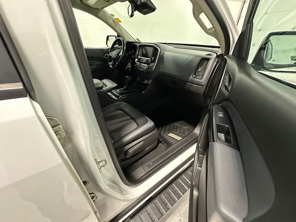 Used 2021 White Chevrolet Z71 image 26