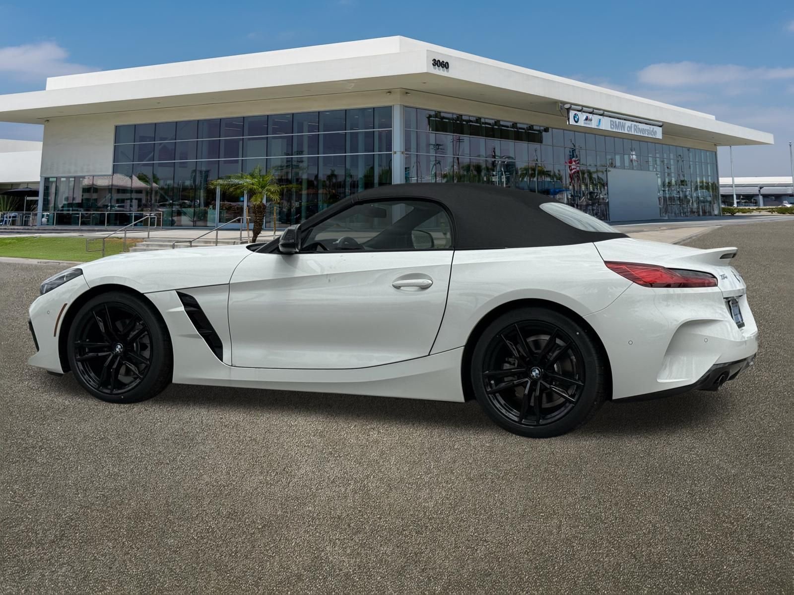 New 2026 Alpine White BMW sDrive30i image 7