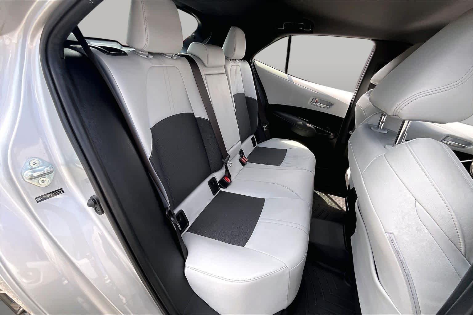 Used 2019 Classic Silver Metallic Toyota XSE image 18