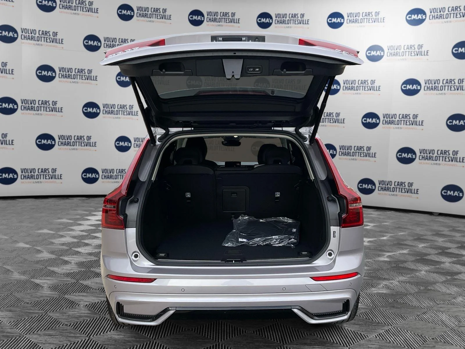 2026 Volvo XC60 Plus - Photo 11