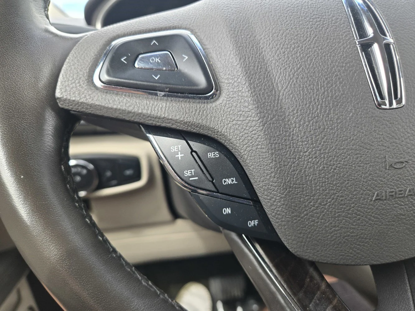 Used 2018 Blue Metallic LINCOLN Select image 20