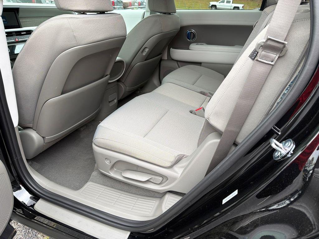 New 2026 Black Hyundai SE FWD image 20