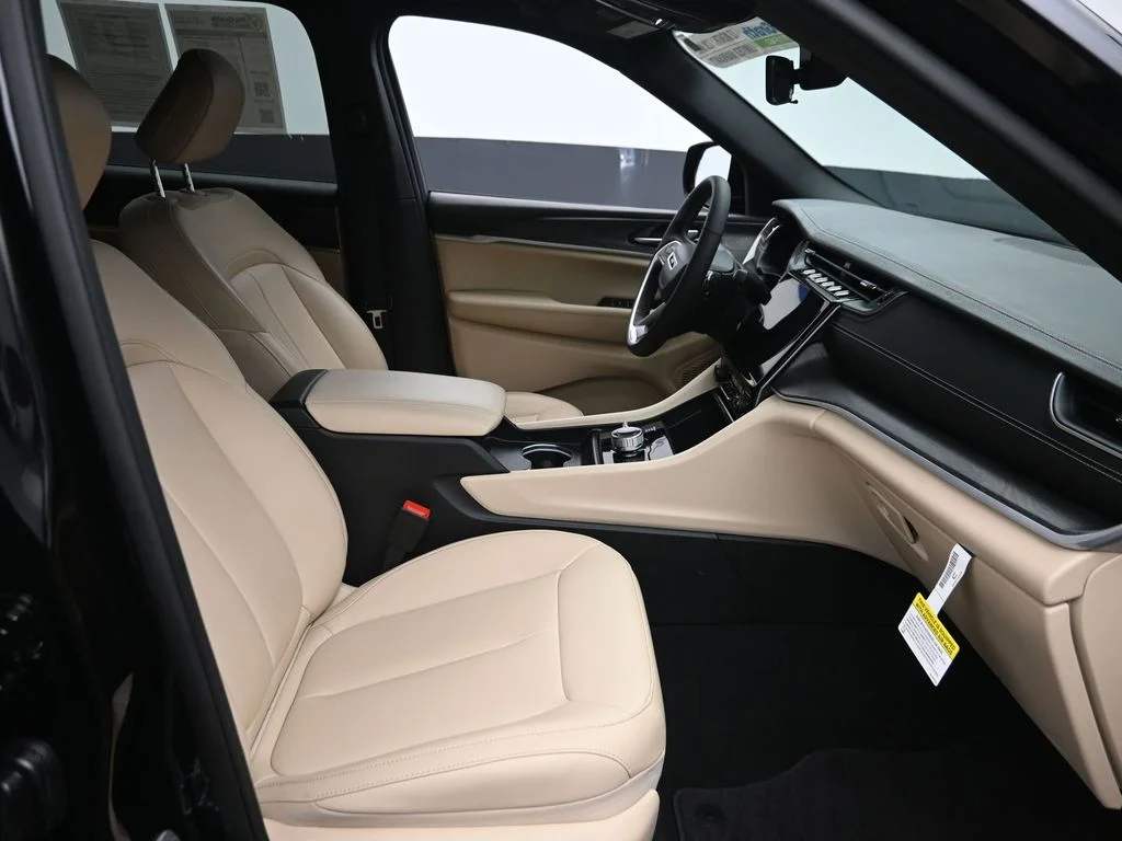 Used 2025 Black Jeep Limited image 7