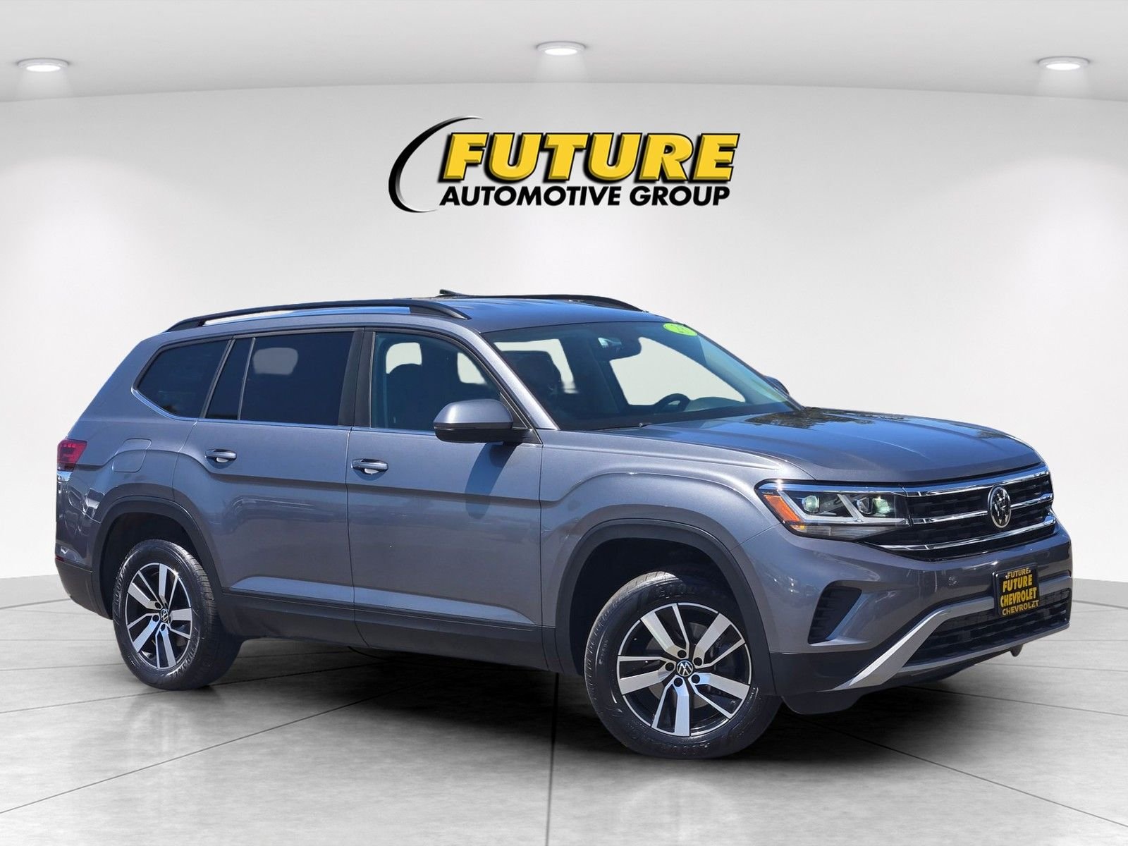 Used 2023 Gray Volkswagen 2.0T SE image 1