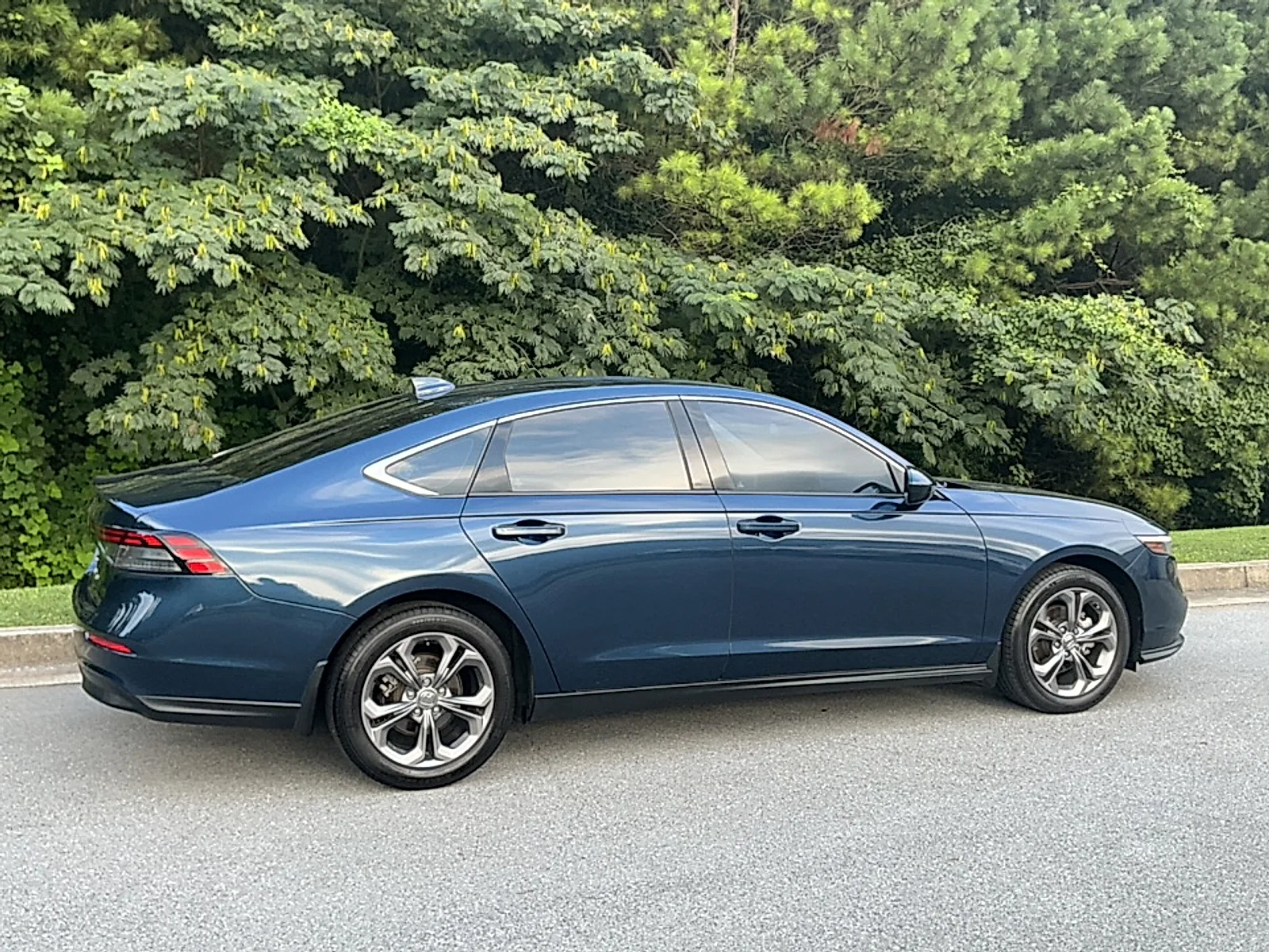 Used 2024 Canyon River Blue Metallic Honda EX image 2