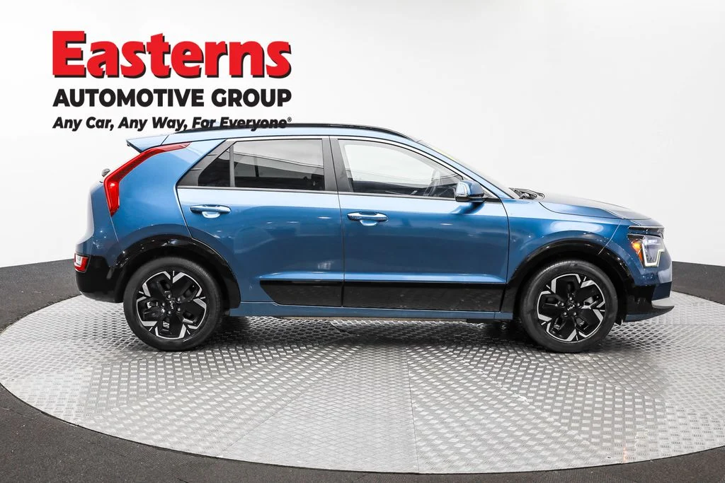 Used 2023 Blue Kia Wave image 4