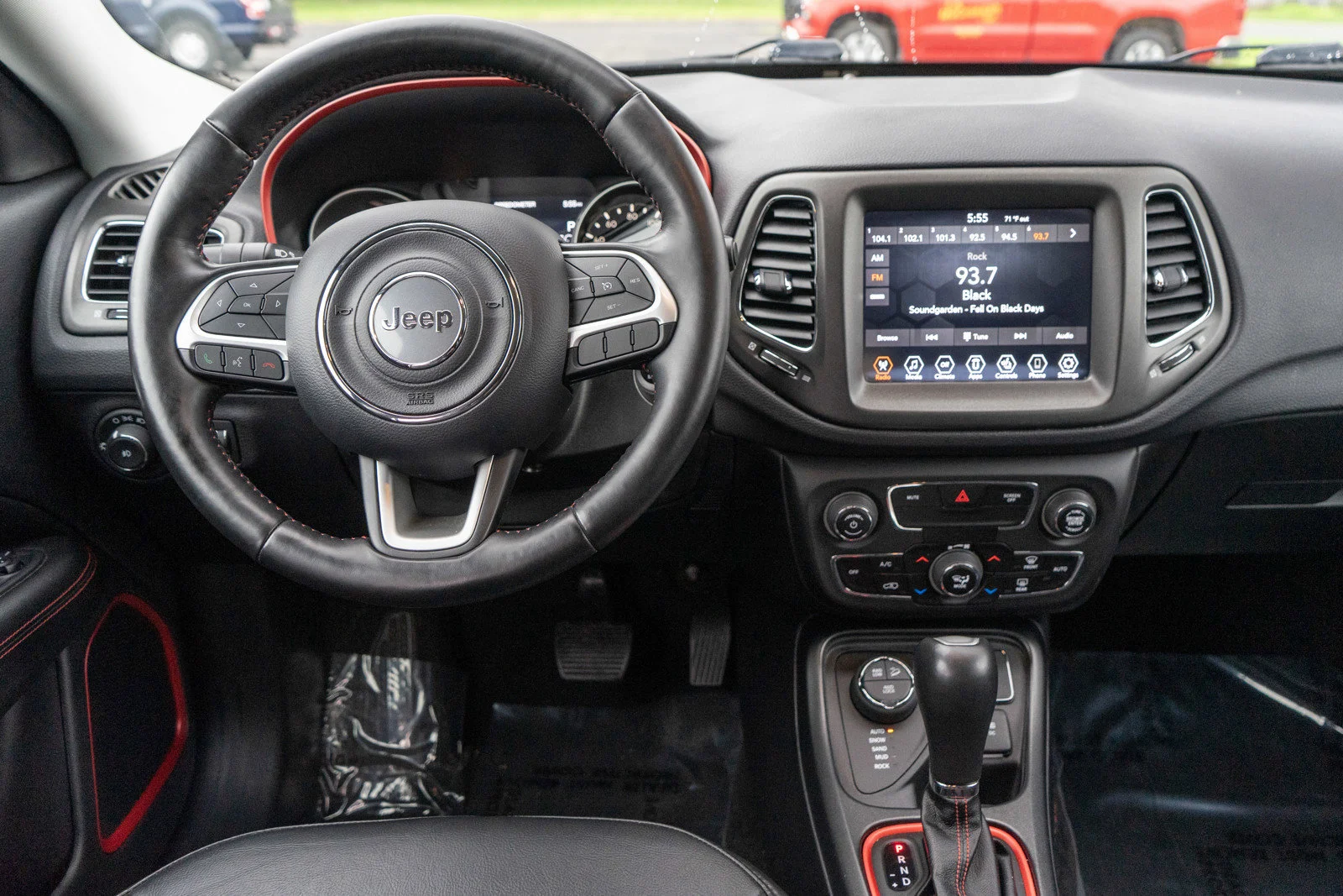 Used 2019 Diamond Black Crystal Pearlcoat Jeep Trailhawk image 12