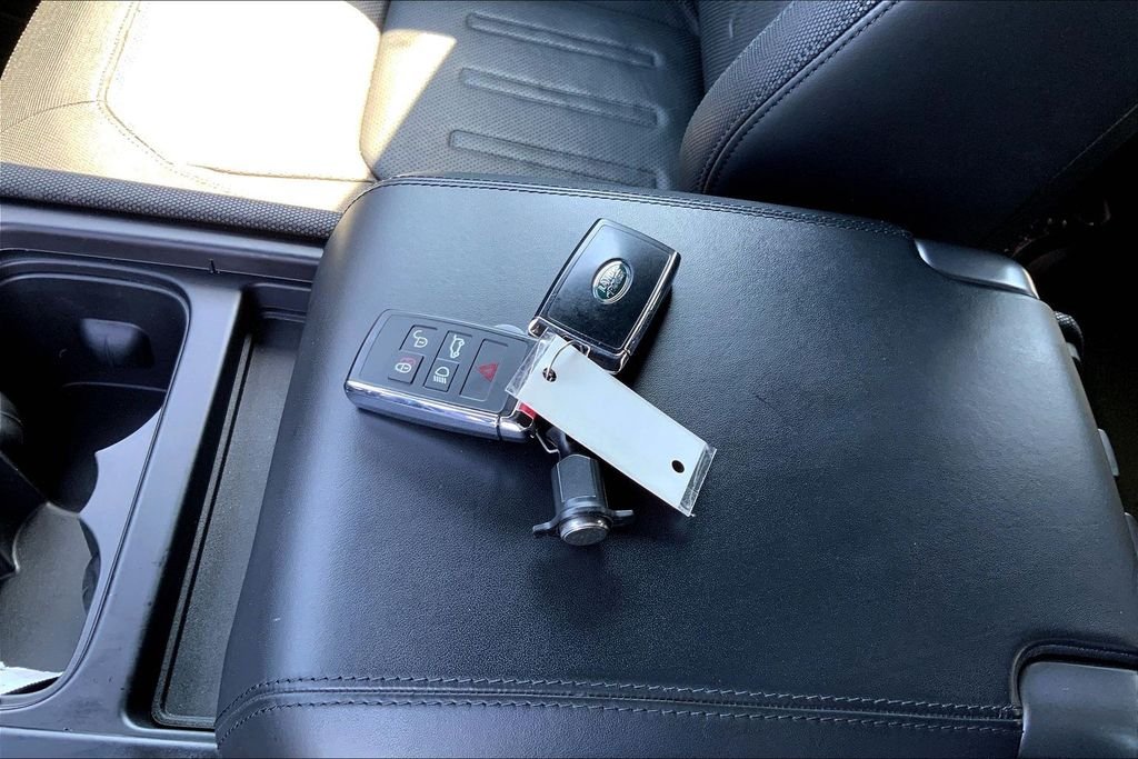 Used 2021 Gray Land Rover X-Dynamic HSE image 32