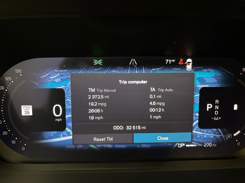 Certified Used 2023 Silver Volvo B6 Plus 7-Seater image 28