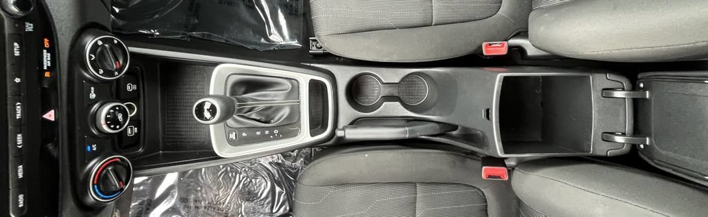 2023 Hyundai Venue SE - Photo 14