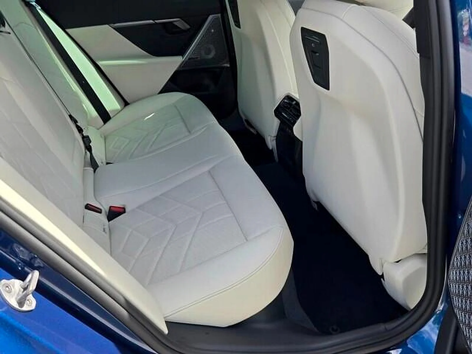 Used 2024  BMW  image 15