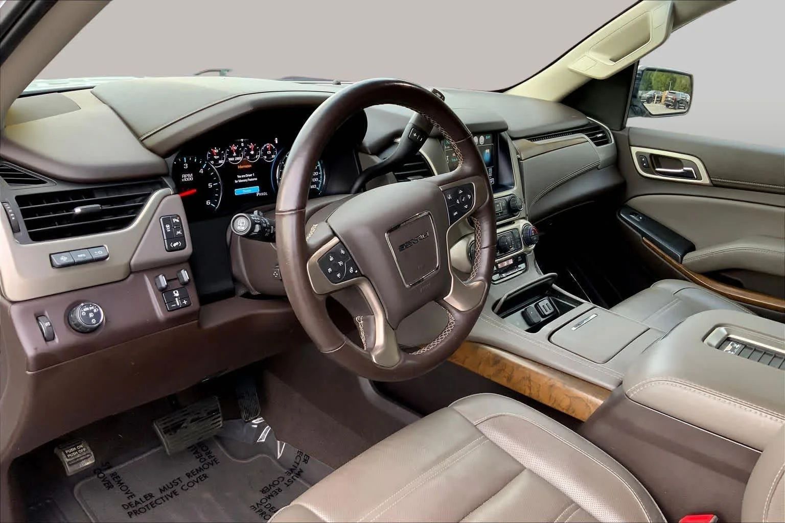 Used 2019 White Frost Tricoat GMC Denali image 15