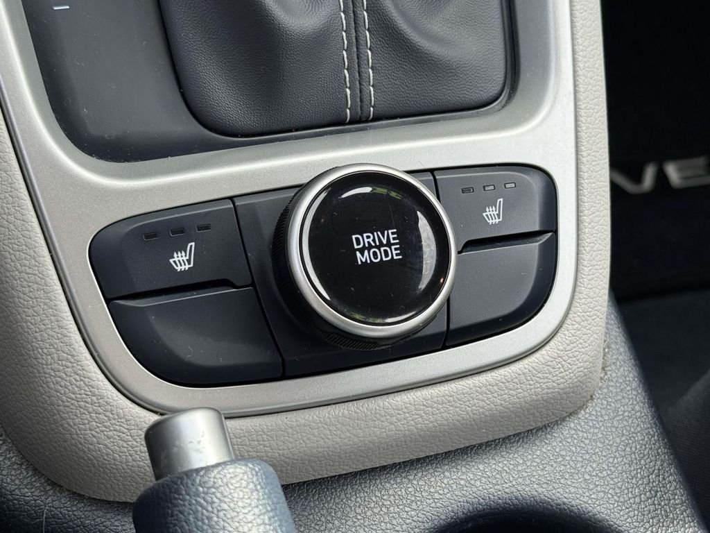 Used 2023 White Hyundai Limited image 28