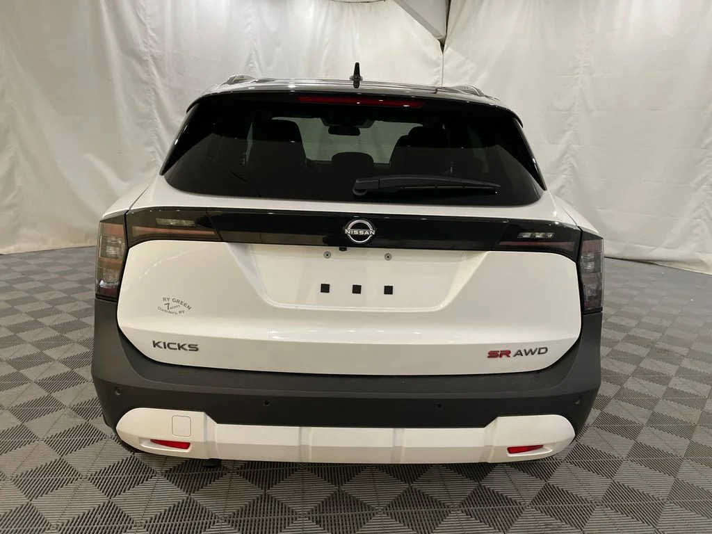 New 2026 Aspen White TriCoat / Super Black Two-tone Nissan SR image 6